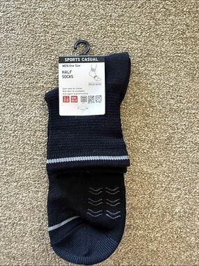 Uniqlo Men’s Black Athletic Half Socks with Gray Stripe
